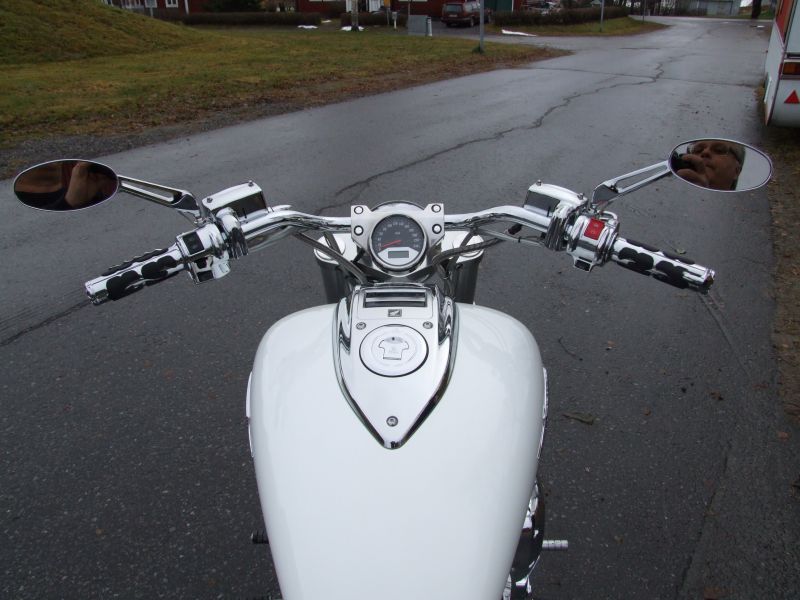 En ren fÃ¶rarmiljÃ¶ pÃ¥ Ulf Erikssons fint modifierade Honda VTX-1800. 2010-10-31
